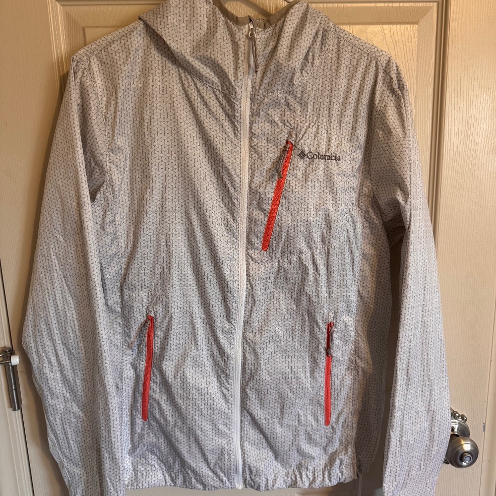 Ultra Light women's Columbia Omni Wick jacket.